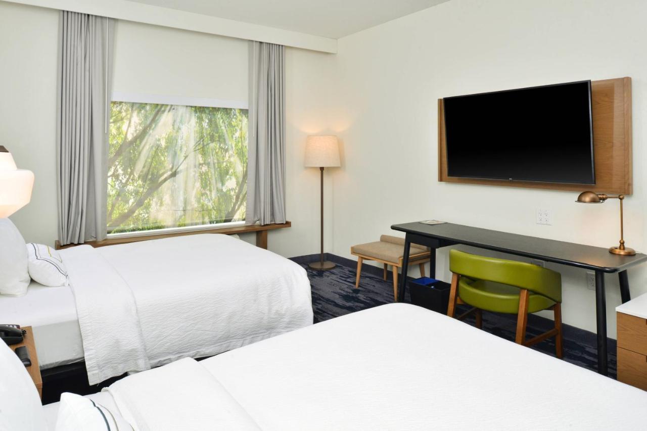 Fairfield Inn & Suites By Marriott Charlotte University Research Park Eksteriør billede