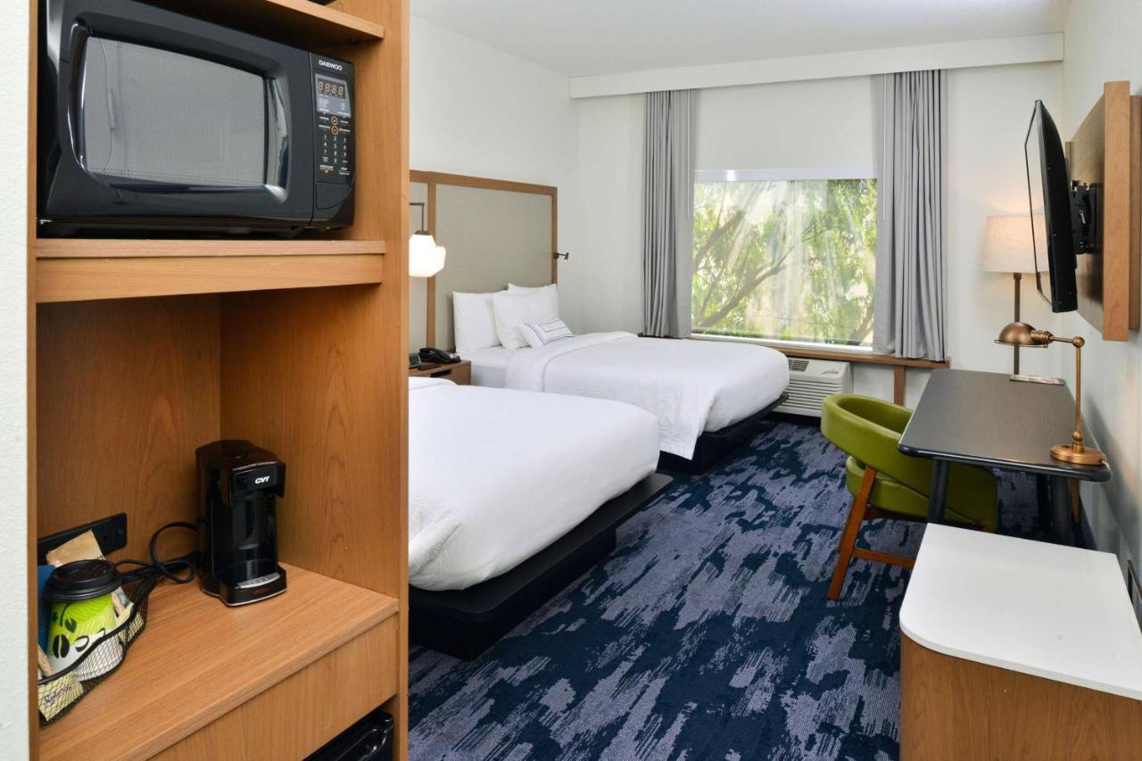 Fairfield Inn & Suites By Marriott Charlotte University Research Park Eksteriør billede