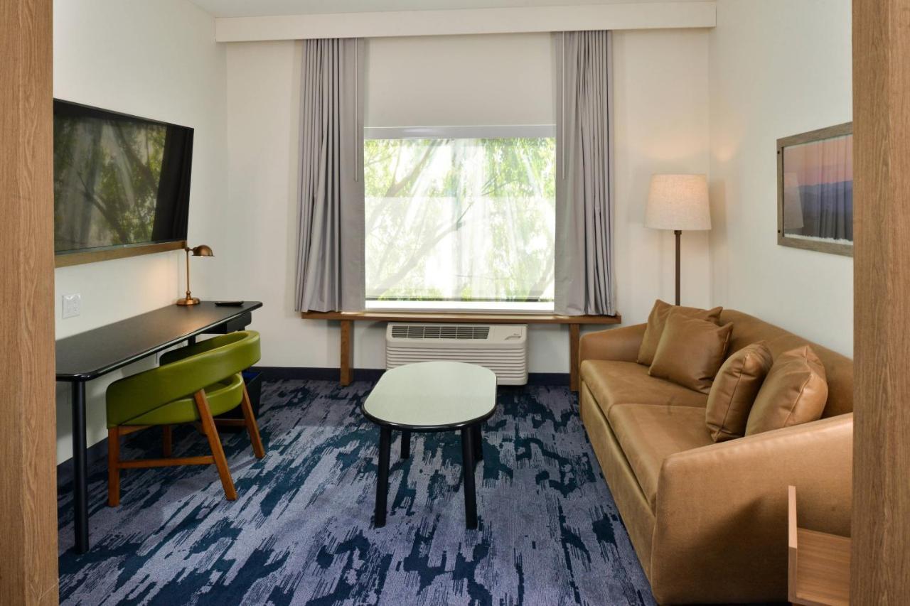 Fairfield Inn & Suites By Marriott Charlotte University Research Park Eksteriør billede